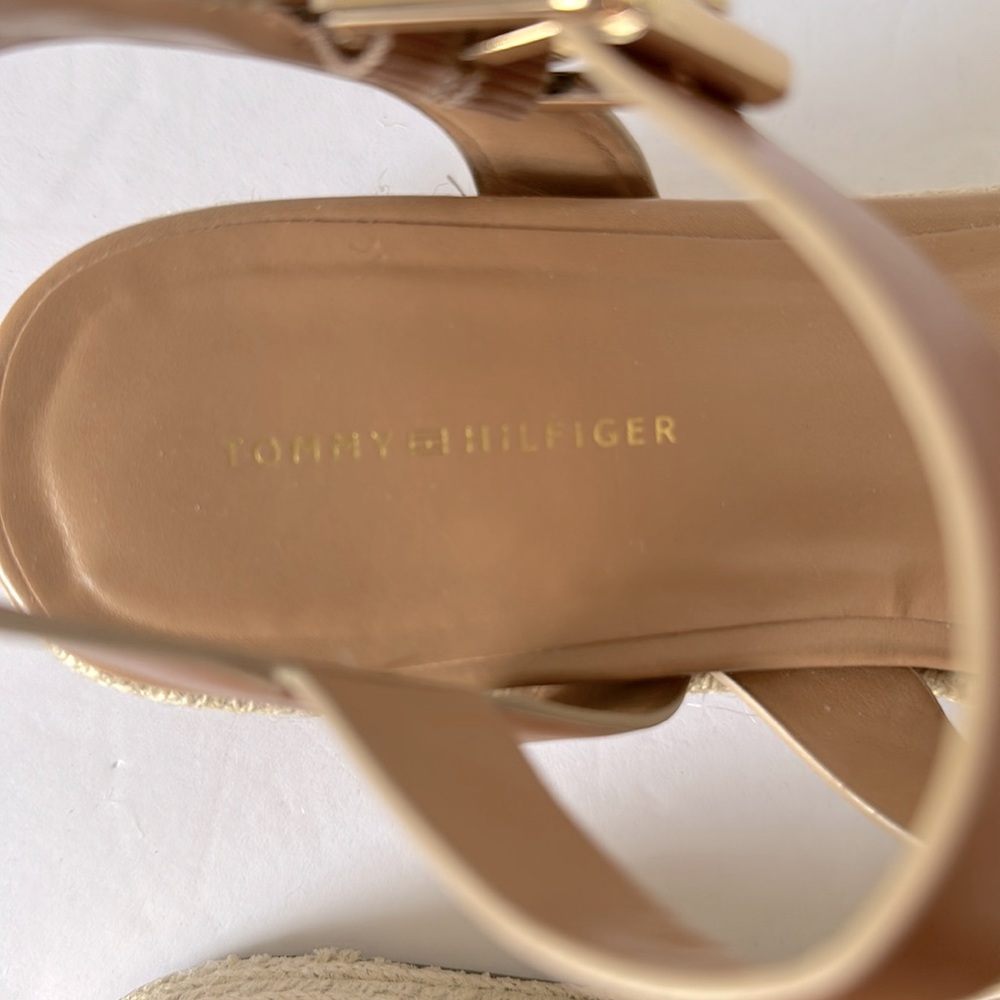 Tommy Hilfiger Espadrille Wedge Sandals 8.5 Tan Brown Gold White Buckle Logo - Picture 7 of 10